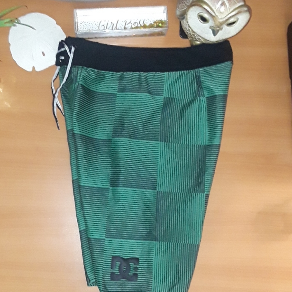 Boys size 10 DC brand green & black swim trunk. 🏊